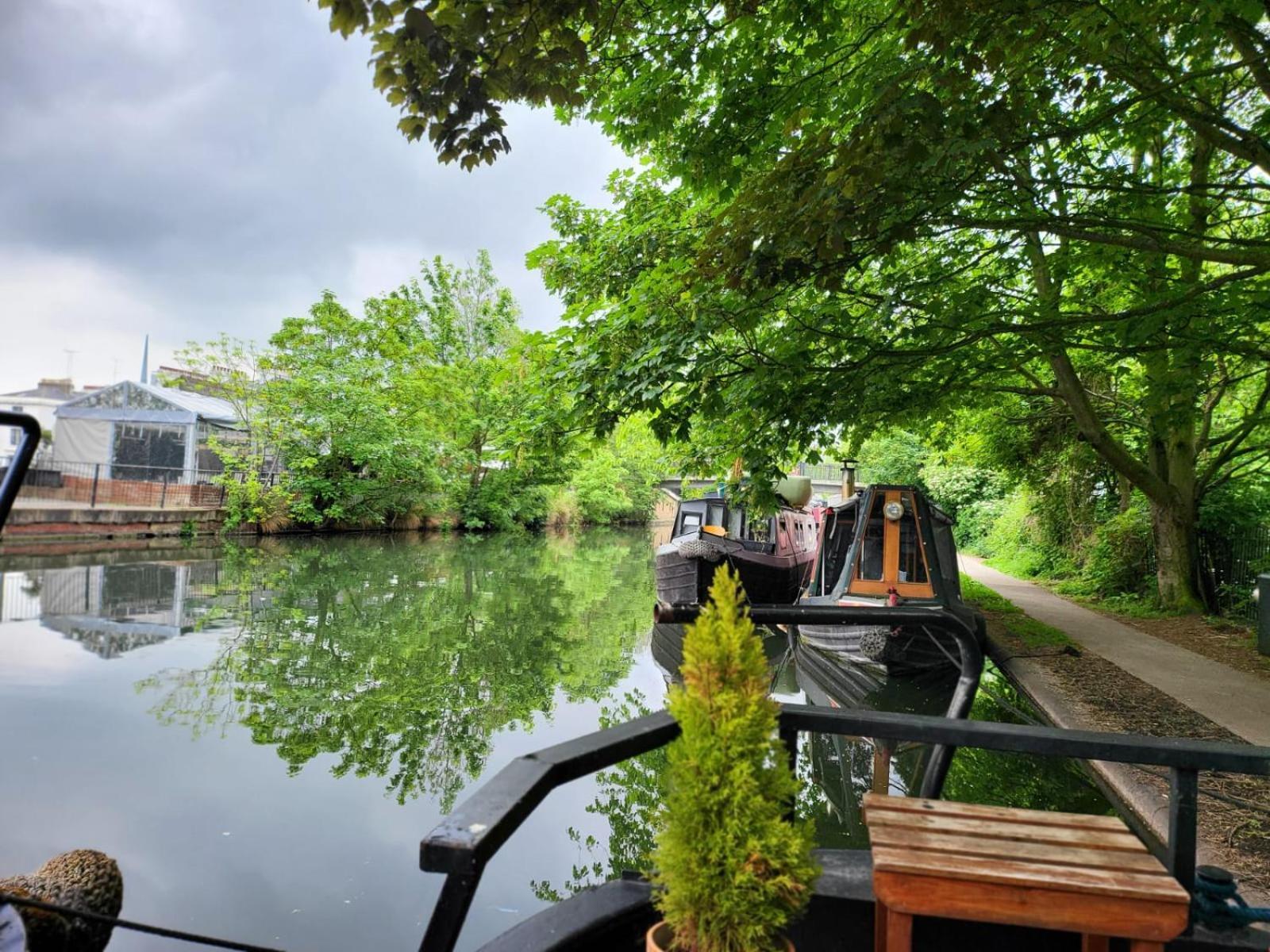 Lovely Canal Boat In Little Venice For Family & Friends ロンドン エクステリア 写真